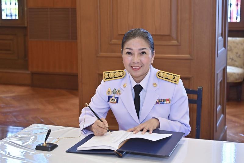 นายวราวุธ ศิลปอาช�