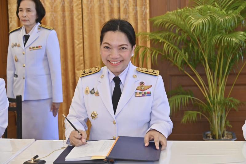 นายวราวุธ ศิลปอาช�