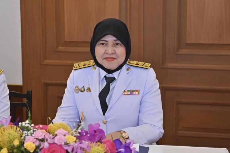 นายวราวุธ ศิลปอาช�