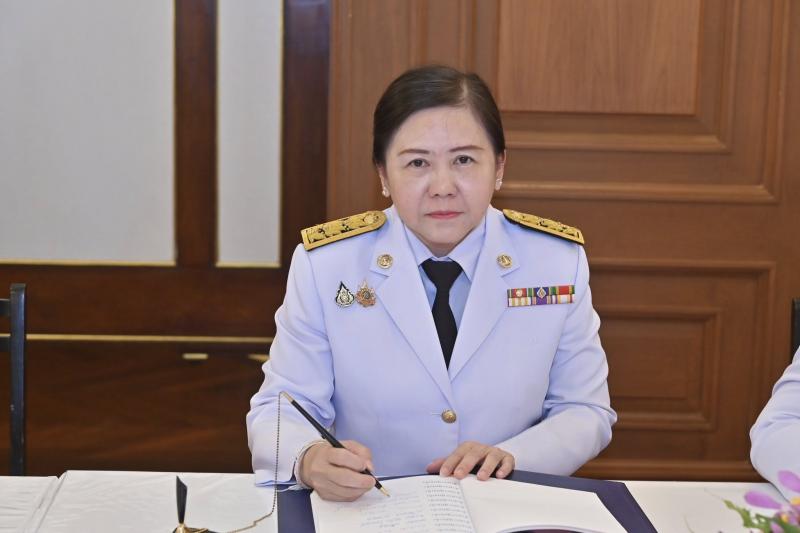 นายวราวุธ ศิลปอาช�