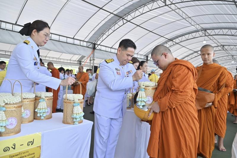 นายวราวุธ ศิลปอาช�