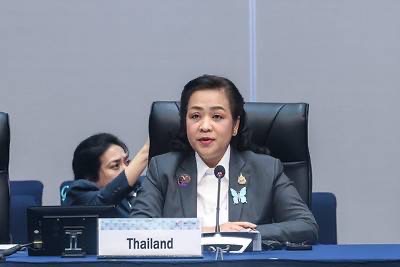 นางจตุพร โรจนพานิ�