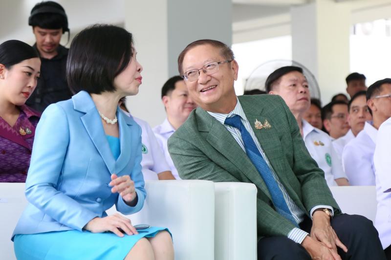 นายอนุกูล ปีดแก้ว 
