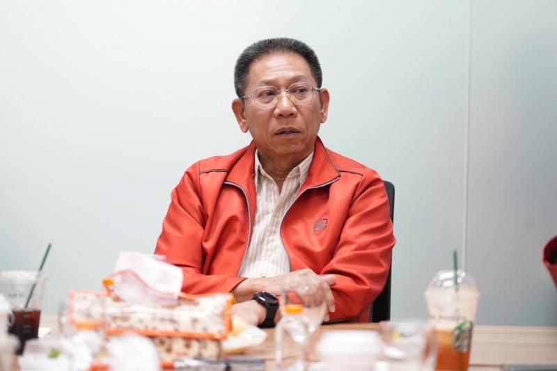 นายอนุกูล ปีดแก้ว 