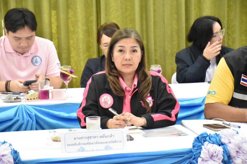 ศาสตราจารย์ กนก  ว�