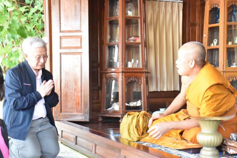 ศาสตราจารย์ กนก  ว�