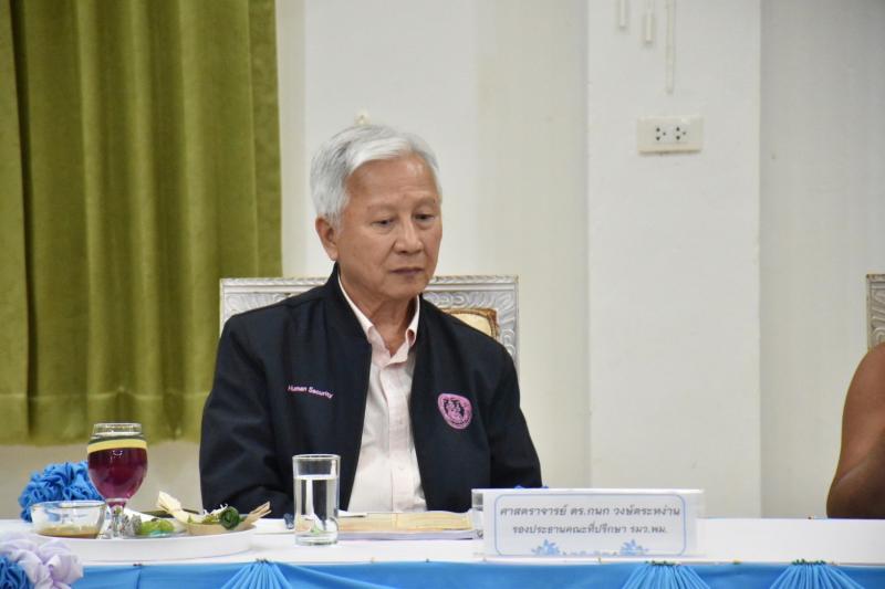 ศาสตราจารย์ กนก  ว�