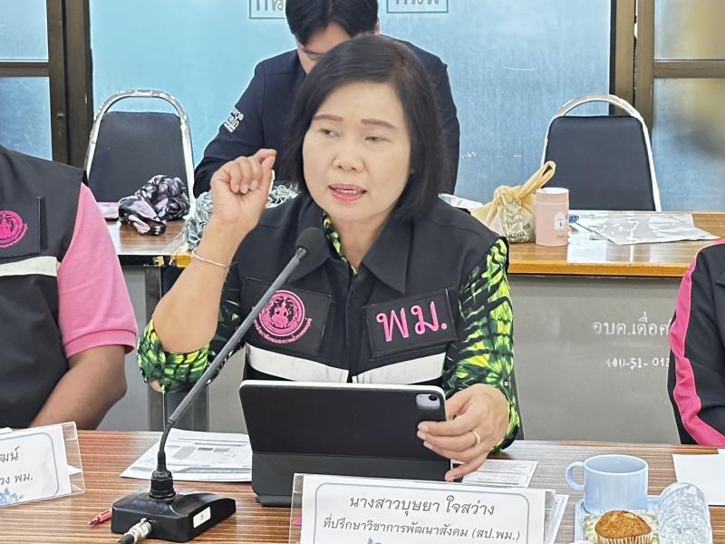 ศาสตราจารย์ กนก วง