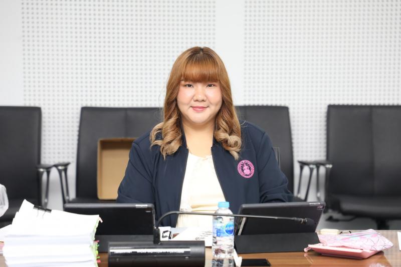 นางจตุพร โรจนพานิ�