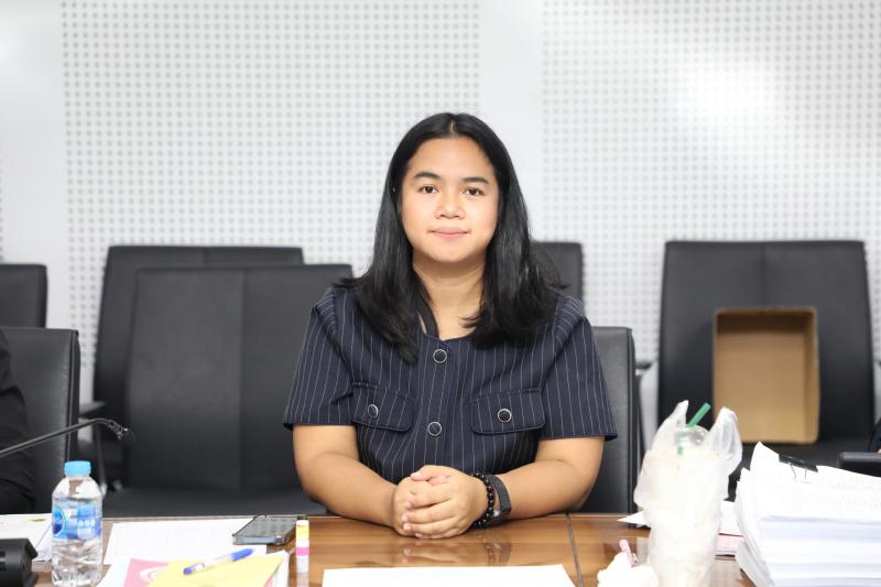 นางจตุพร โรจนพานิ�