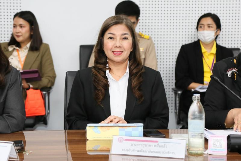 นายนิกร จำนง ประธา
