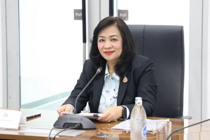 นางจตุพร โรจนพานิ�