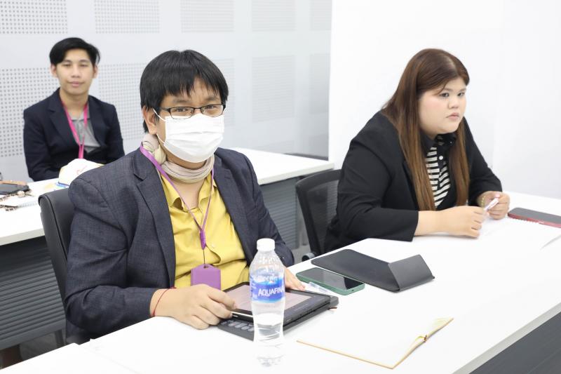 นางจตุพร โรจนพานิ�
