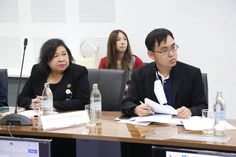 นางจตุพร โรจนพานิ�