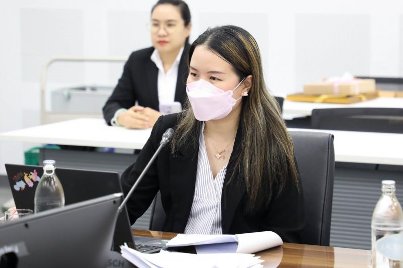 นางจตุพร โรจนพานิ�