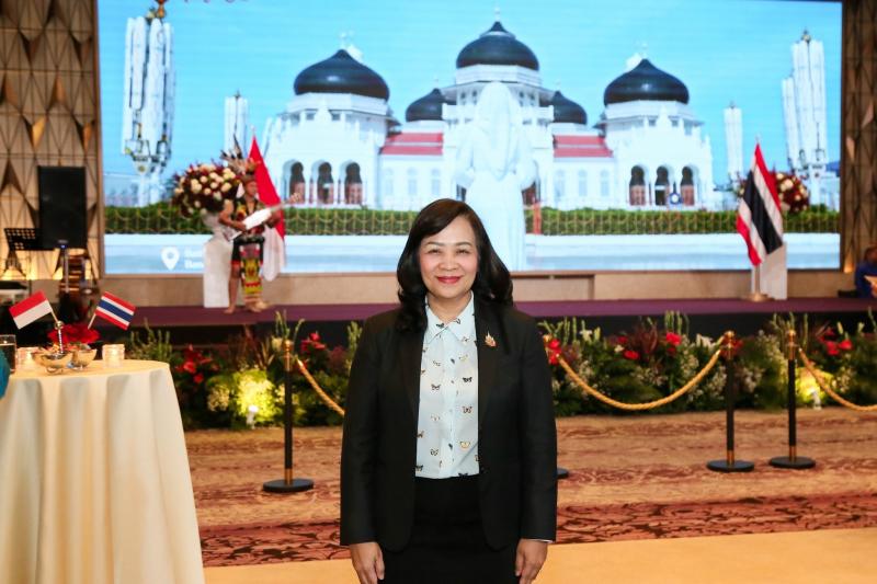 นางจตุพร โรจนพานิ�