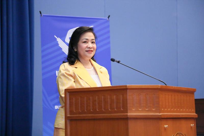 นางจตุพร โรจนพานิ�