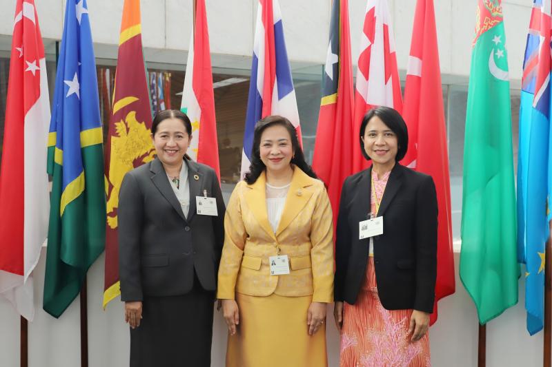 นางจตุพร โรจนพานิ�