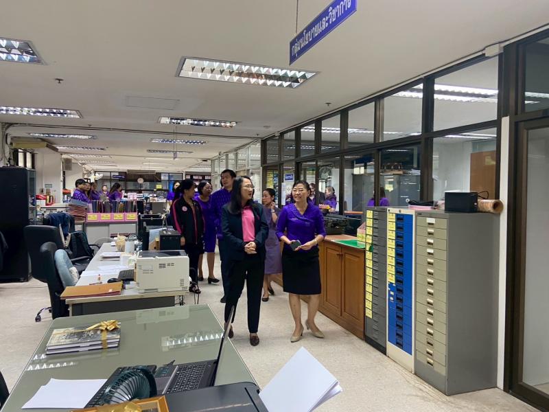 นางสาวนภาพร เมฆาผ�
