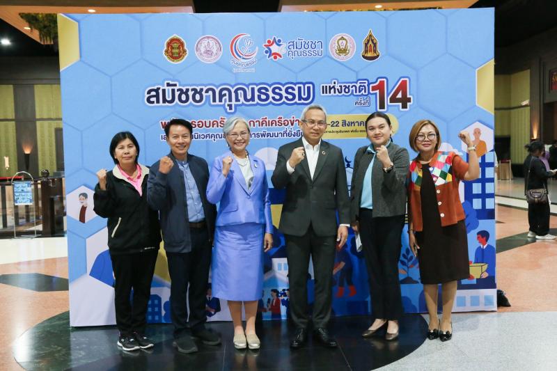 นายอนุกูล ปีดแก้ว 