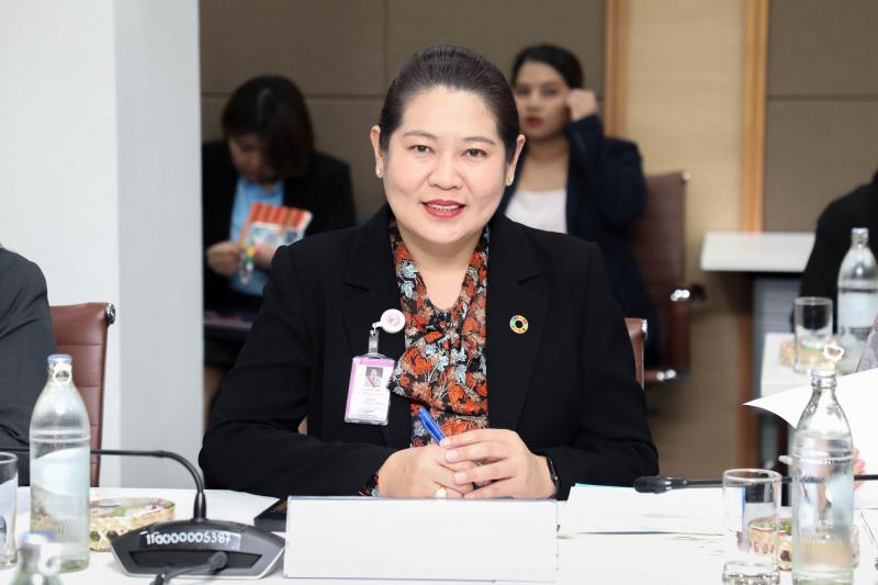 นางจตุพร โรจนพานิ�