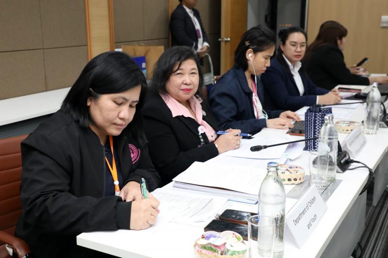 นางจตุพร โรจนพานิ�