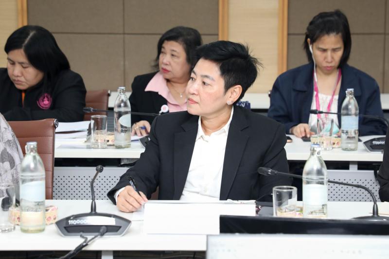 นางจตุพร โรจนพานิ�