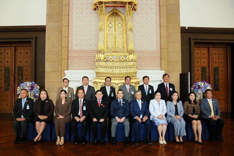 นายธเนศพล ธนบุณยว�