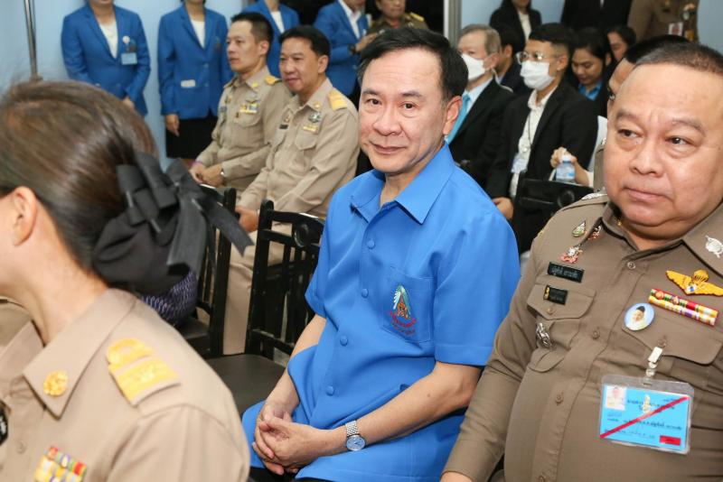 นายอนุกูล ปีดแก้ว 