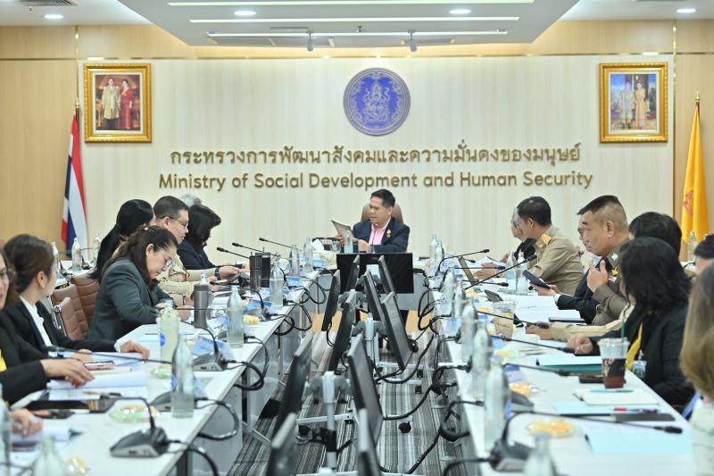 รมว.พม. เป็นประธาน�