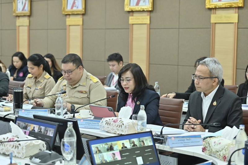 รมว.พม. เป็นประธาน�