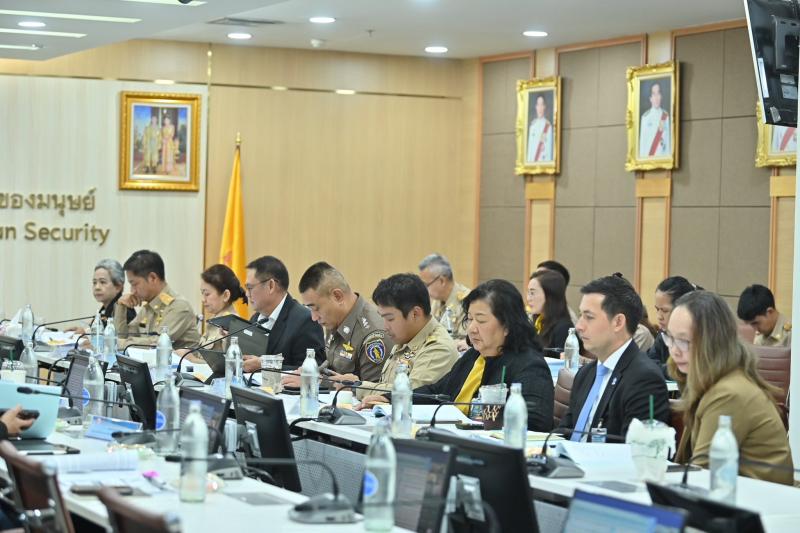 รมว.พม. เป็นประธาน�