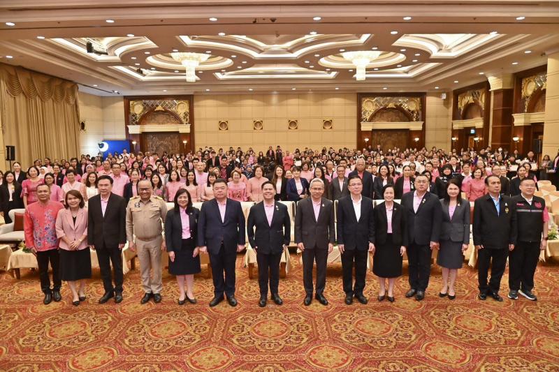 รมว.พม. เป็นประธาน�