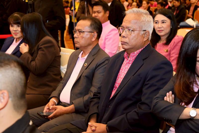 รมว.พม. เป็นประธาน�