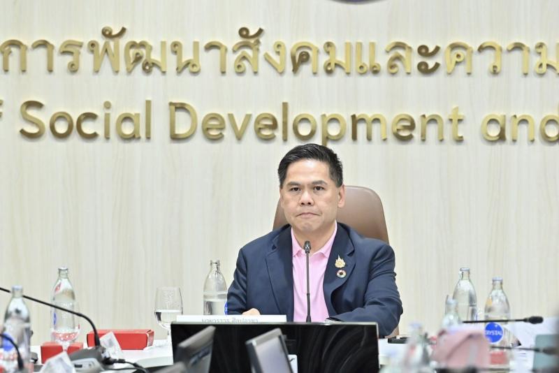 รมว.พม. เป็นประธาน�