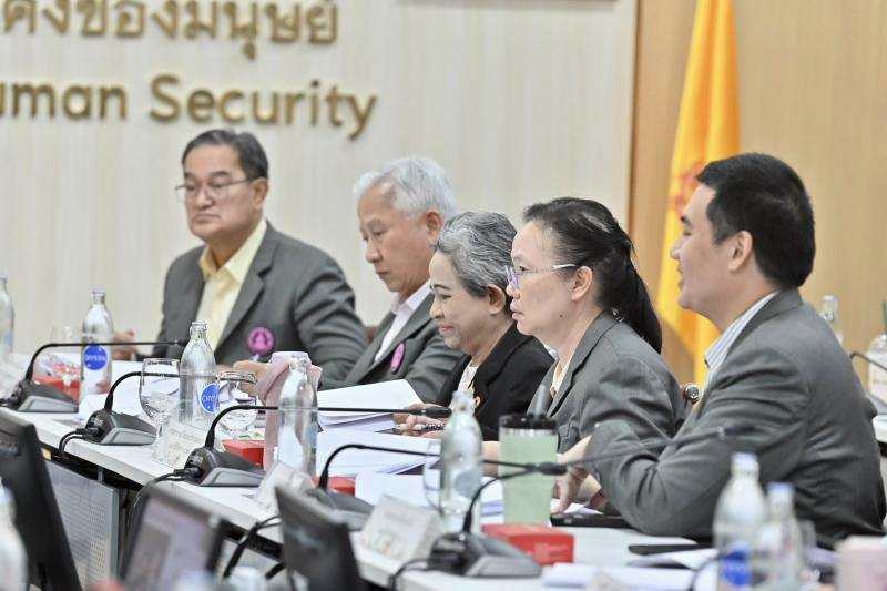 รมว.พม. เป็นประธาน�