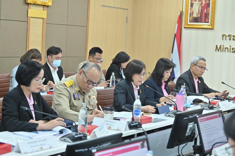 รมว.พม. เป็นประธาน�
