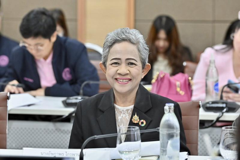 รมว.พม. เป็นประธาน�