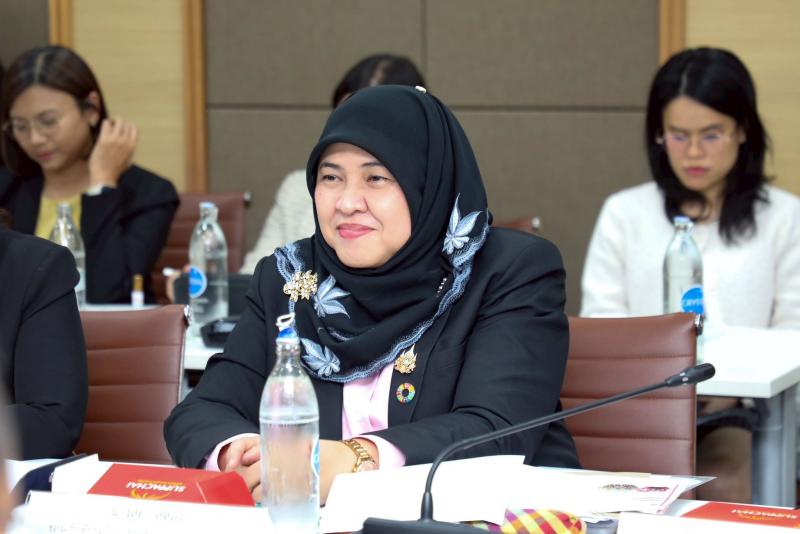 รมว.พม. เป็นประธาน�