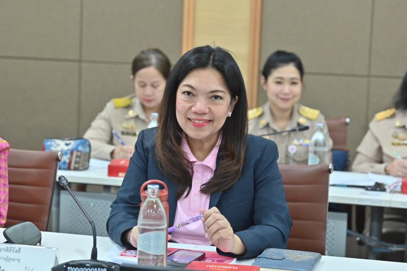 รมว.พม. เป็นประธาน�