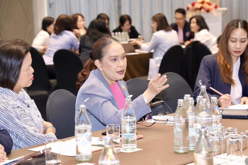 ปลัด พม. เป็นประธา�