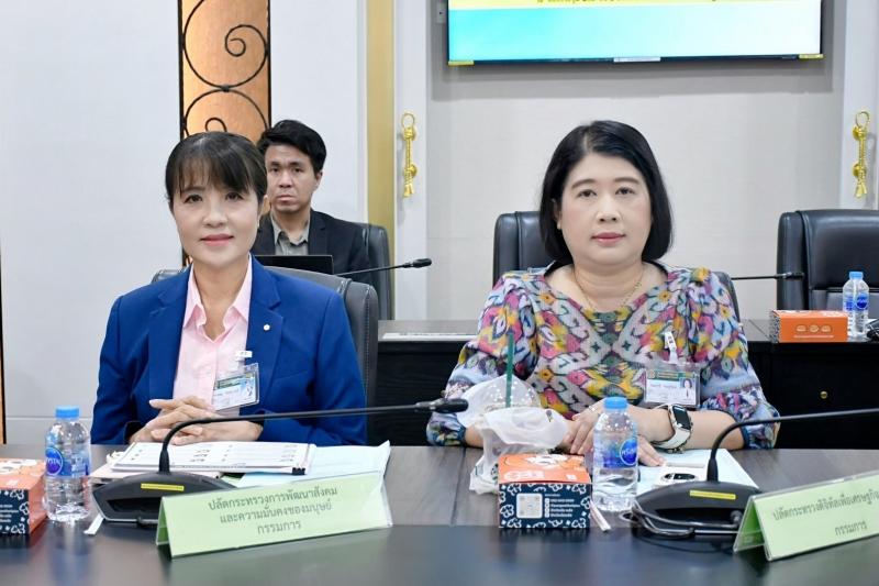 นางสาวชวนชม จันทะ�