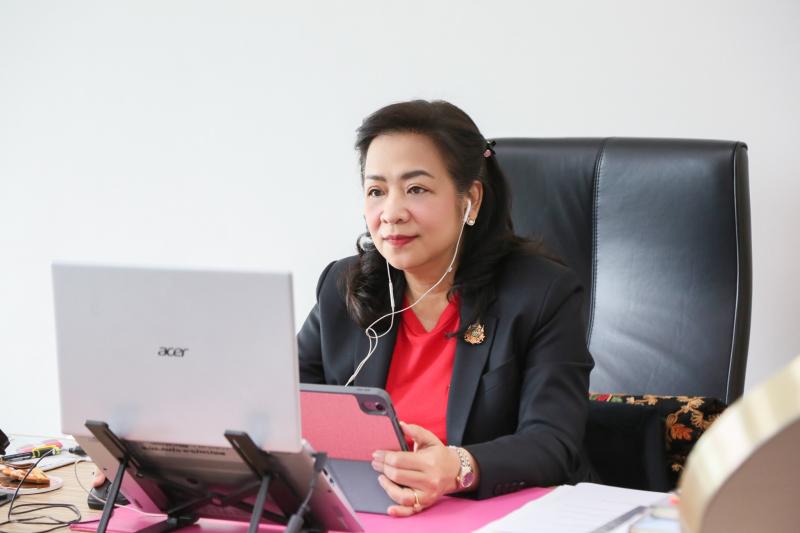 นางจตุพร โรจนพานิ�