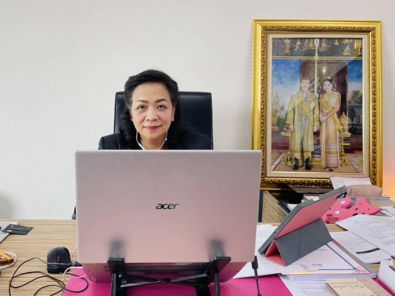 นางจตุพร โรจนพานิ�