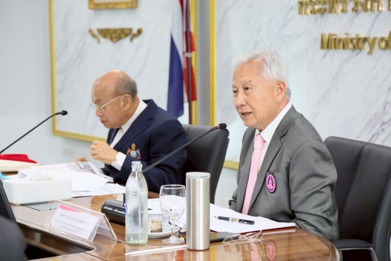 ศาสตราจารย์เกียร�