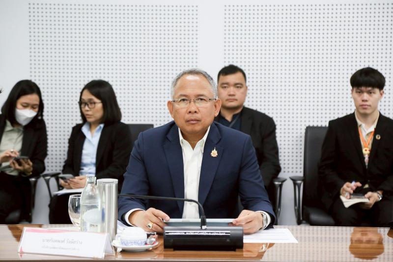 ศาสตราจารย์เกียร�