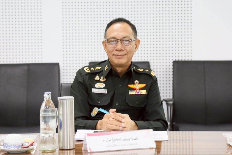ศาสตราจารย์เกียร�
