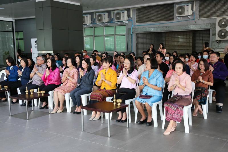นางจตุพร โรจนพานิ�