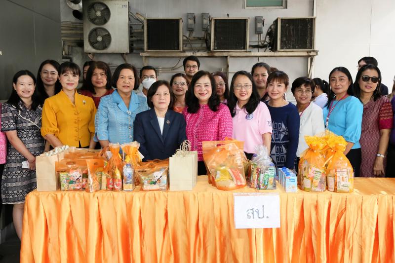 นางจตุพร โรจนพานิ�