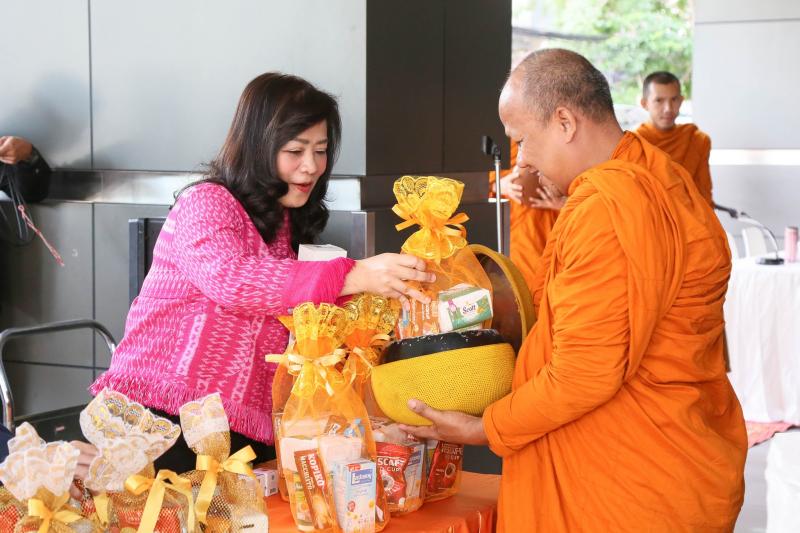 นางจตุพร โรจนพานิ�